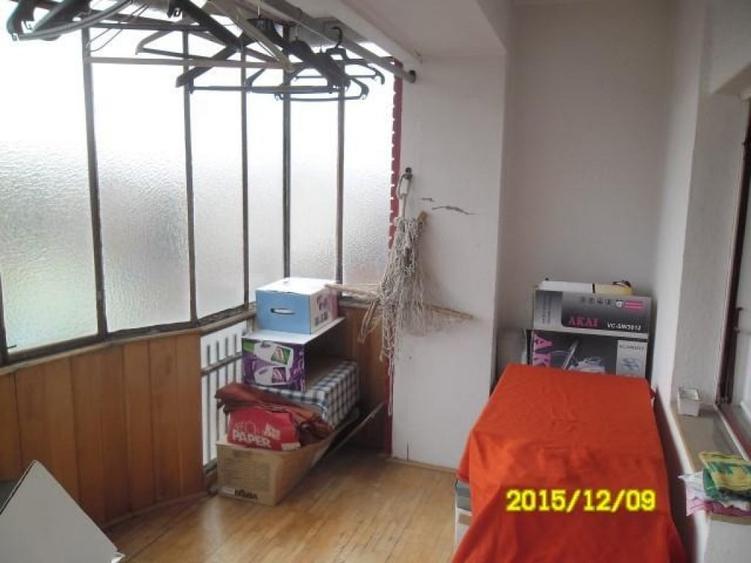 Apartament cu 4 camere semidecomandat în Intim