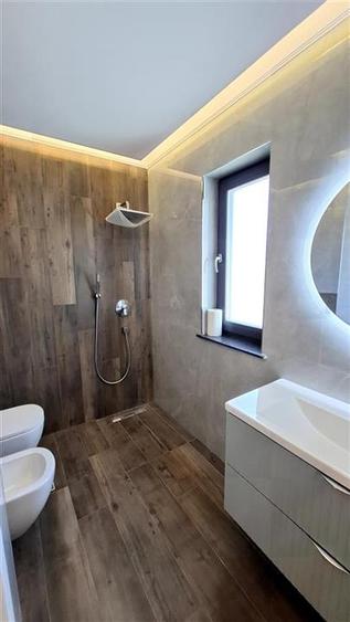 Casă cu 3 camere cu Canalizare în Breazu