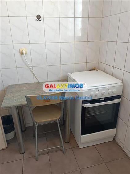 Garsonieră decomandată, mobilată în Universitate