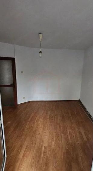 Apartament cu 3 camere decomandat în Siderurgiștilor