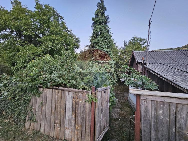 Casă cu 2 camere cu Teren 2431 Mp în Central