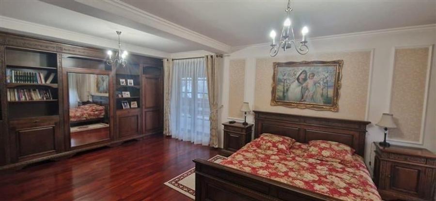 Casă individuală cu 6 camere cu Teren 1725 Mp în Exterior Sud