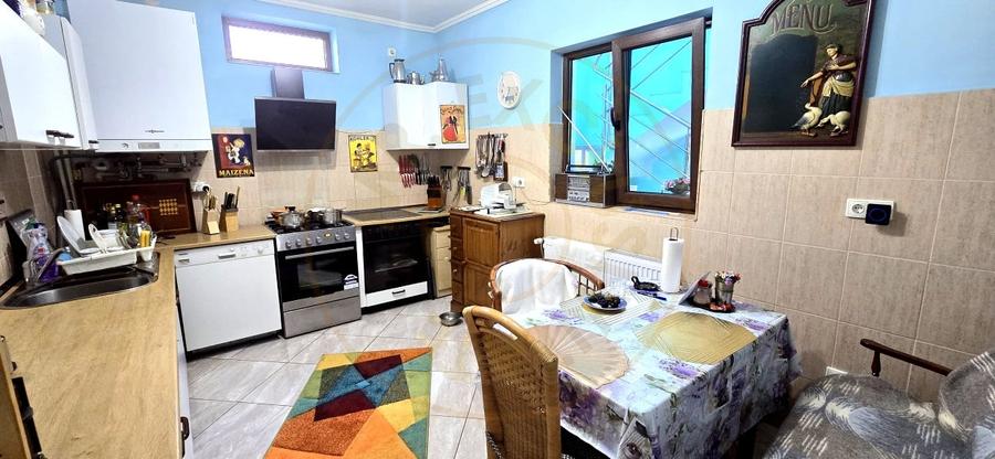 Casă individuală cu 6 camere cu Teren 422 Mp în Carpați 2