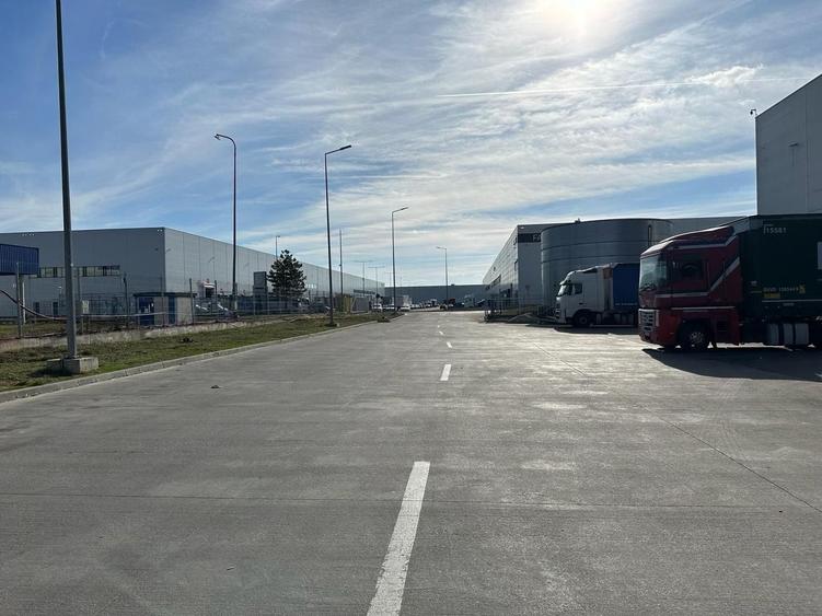 Spațiu industrial, de 850 mp, în Dragomirești-Deal