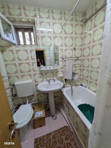 Apartament cu 3 camere semidecomandat în Calea București