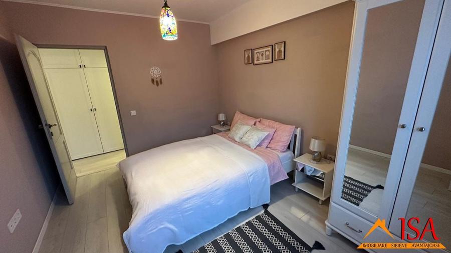 Apartament cu 3 camere decomandat, mobilat în Central