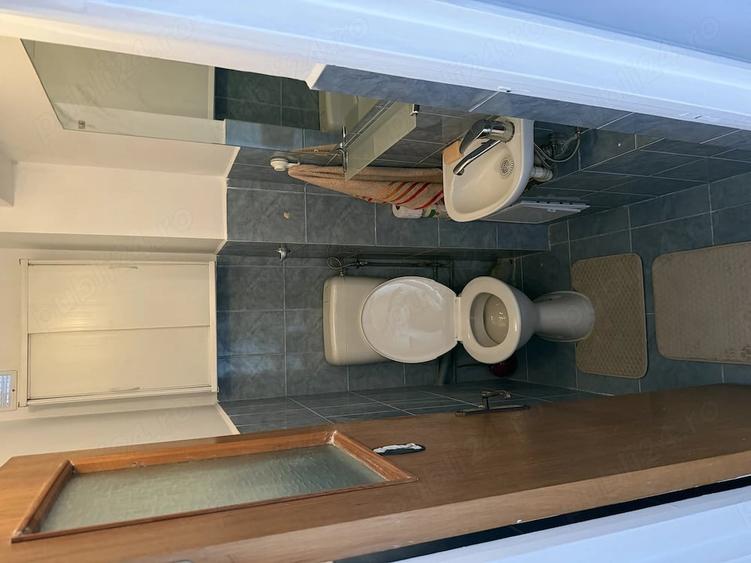 Apartament cu 3 camere semidecomandat în Apusului