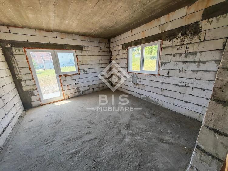 Casă cu Teren 500 Mp în Est