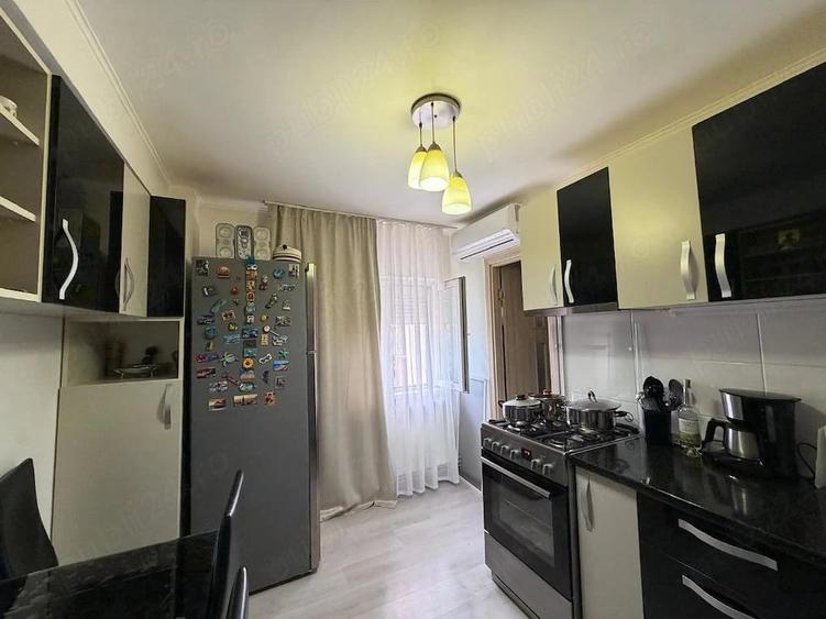 Apartament cu 4 camere decomandat în Central