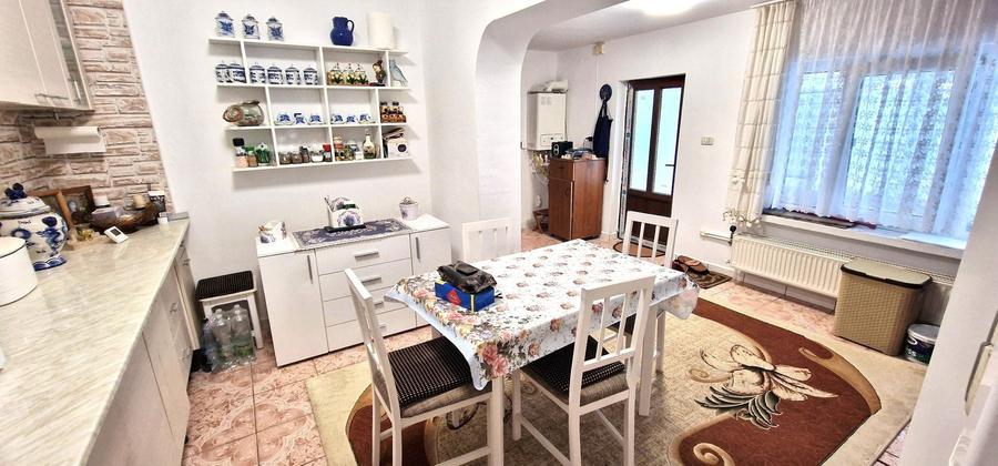 Casă individuală cu 3 camere cu Canalizare în Central