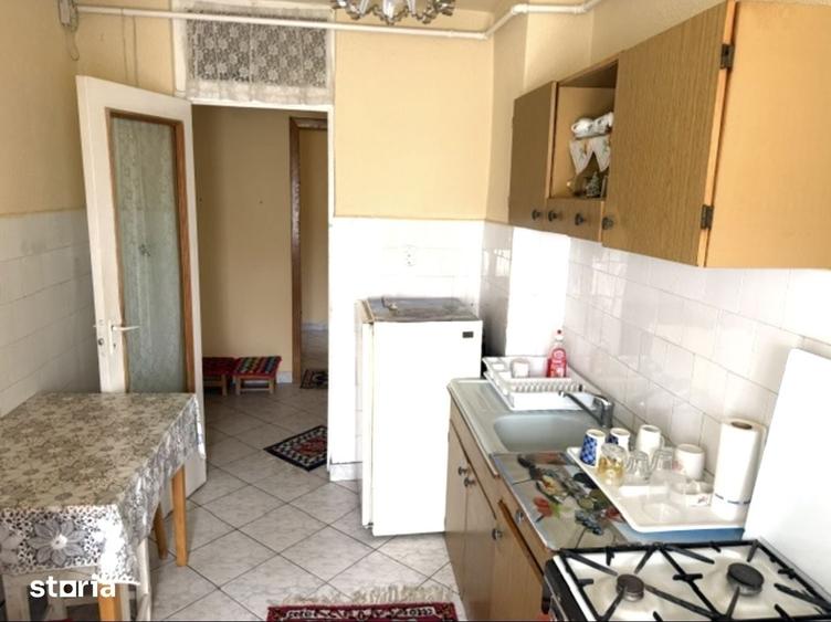 Apartament cu 3 camere decomandat în Micro 17