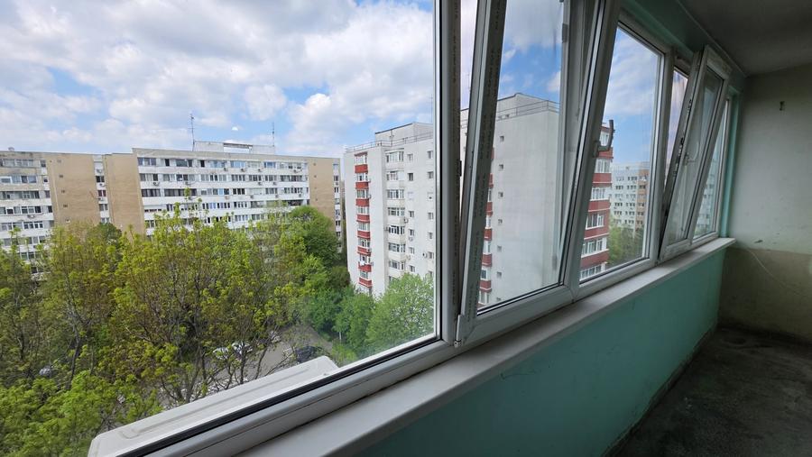 Apartament cu 3 camere decomandat în Berceni