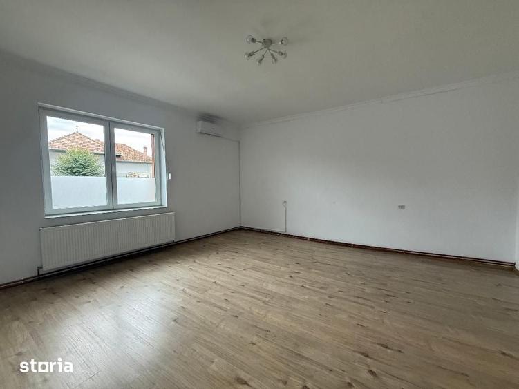Casă cu 4 camere cu Teren 430 Mp în Cetate