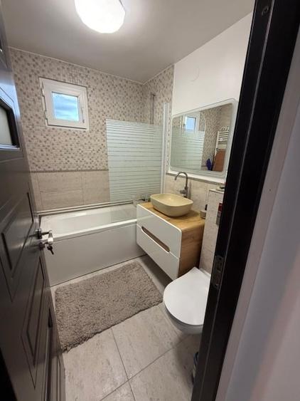 Apartament cu 3 camere semidecomandat, mobilat în Crângași