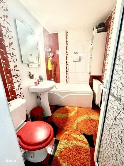 Apartament cu 3 camere în Uiești