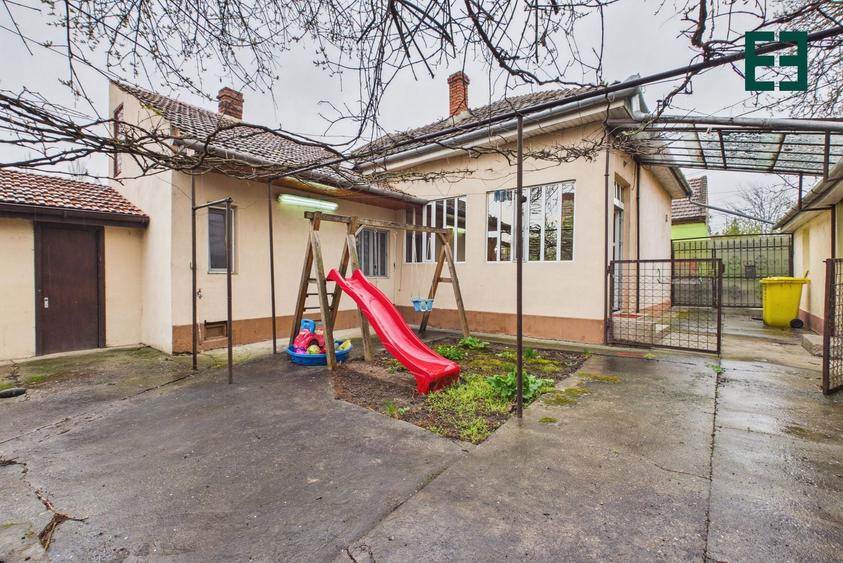 Casă individuală cu 2 camere cu Canalizare în Aradul Nou
