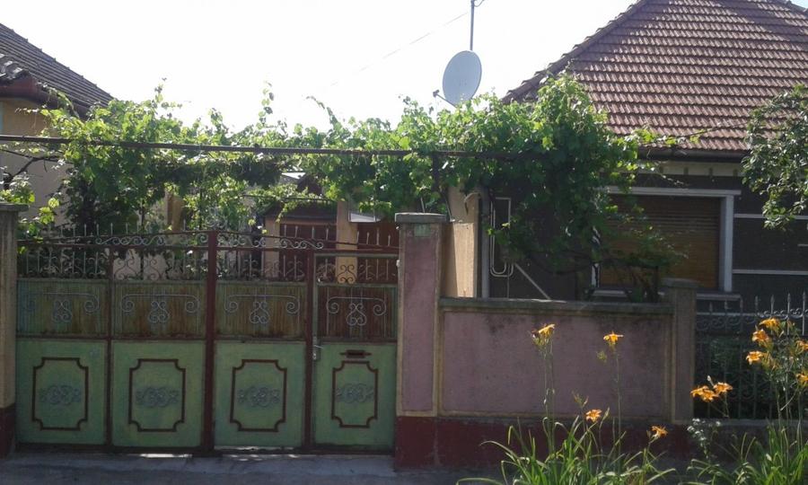 Casă cu 3 camere cu Teren 700 Mp în Episcopia Bihorului