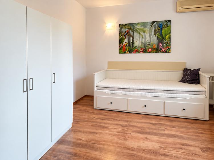 Duplex cu 5 camere cu Canalizare în Central