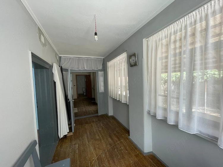 Casă cu 2 camere cu Teren 9300 Mp în Căbești