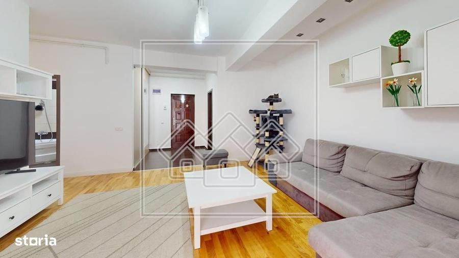 Apartament cu 3 camere semidecomandat în Turnișor