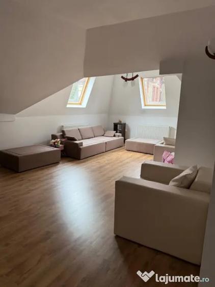 Casă cu 8 camere cu Teren 502 Mp în Castelul Peleș