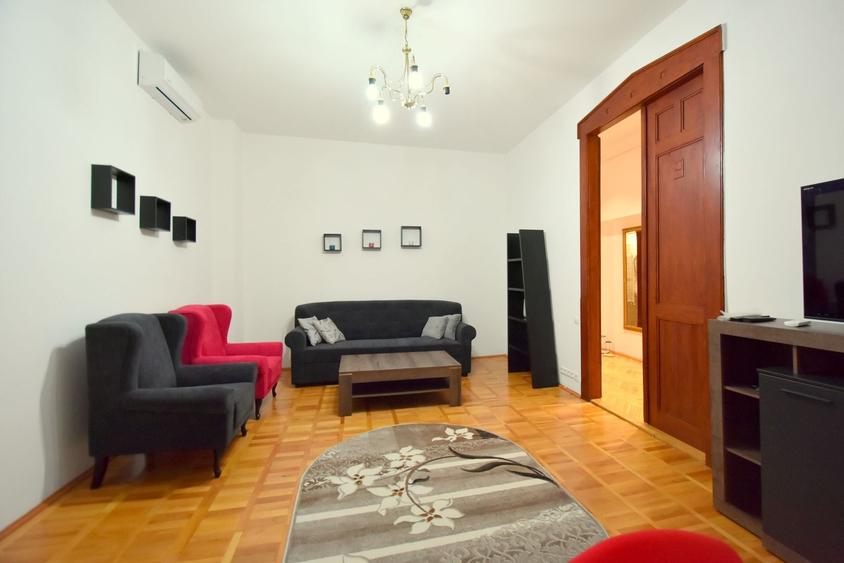 Apartament cu 3 camere semidecomandat, mobilat în Ultracentral