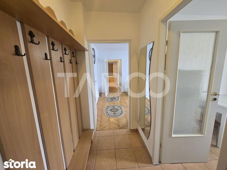 Apartament cu 3 camere semidecomandat, mobilat în Mihai Viteazul