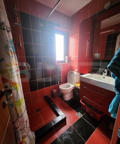 Duplex cu 5 camere semidecomandat cu Canalizare în Florești