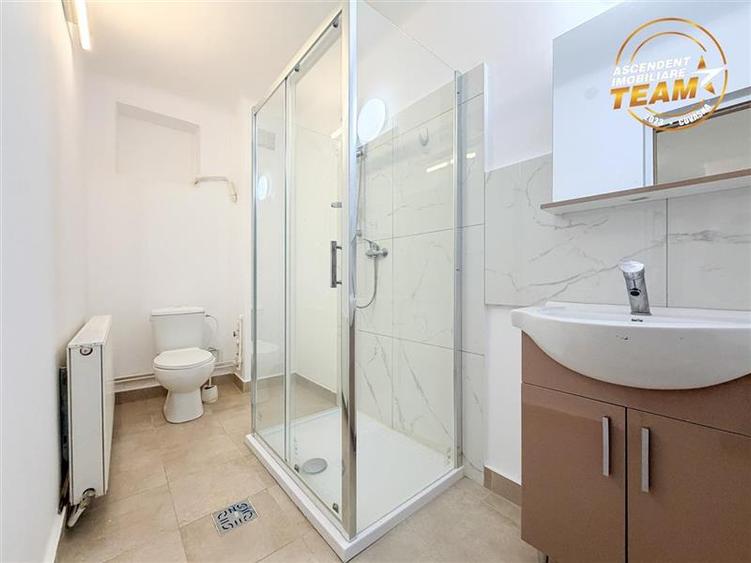 Casă individuală cu 6 camere cu Canalizare în Central