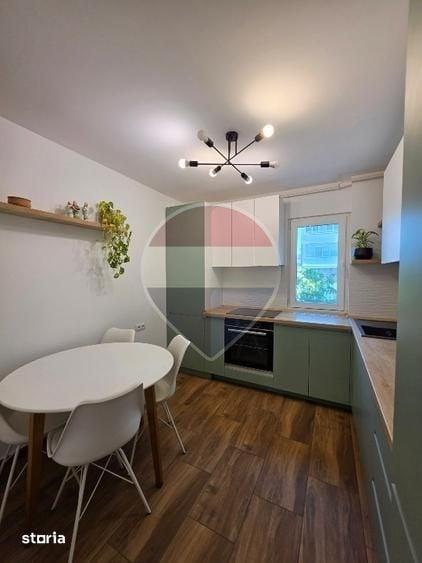 Apartament cu 3 camere în Podu Roș