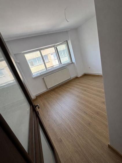 Apartament cu 2 camere decomandat în Radu Negru