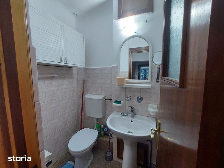 Apartament cu 3 camere decomandat în Calea București