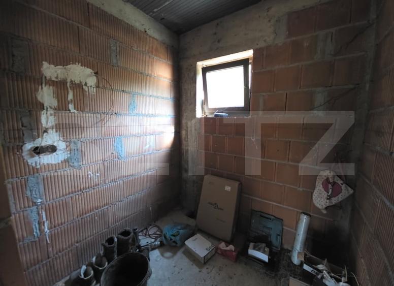 Casă individuală cu 5 camere cu Canalizare în Nord-Est