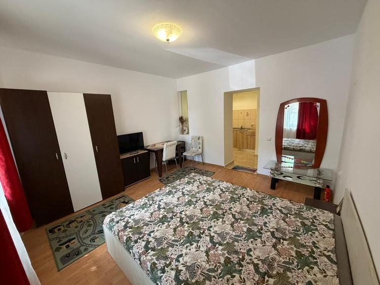 Casă cu 6 camere cu Teren 20 Mp în Centrul Civic
