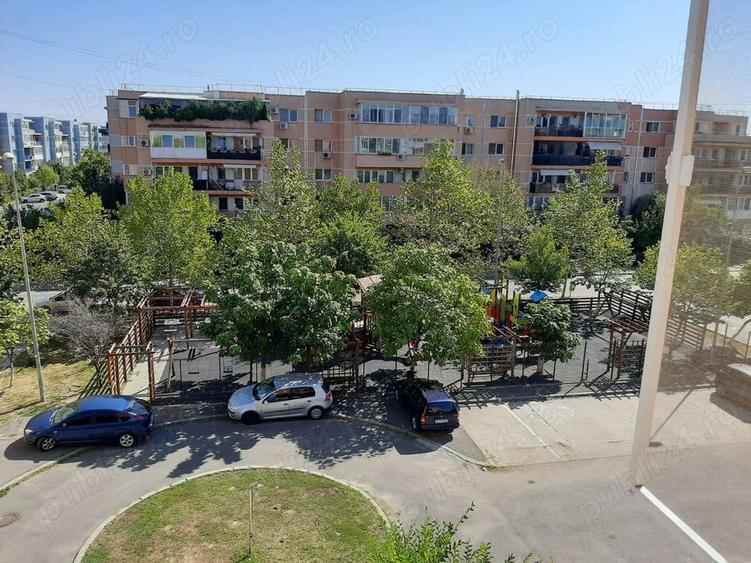 Apartament cu 3 camere decomandat în Drumul Taberei