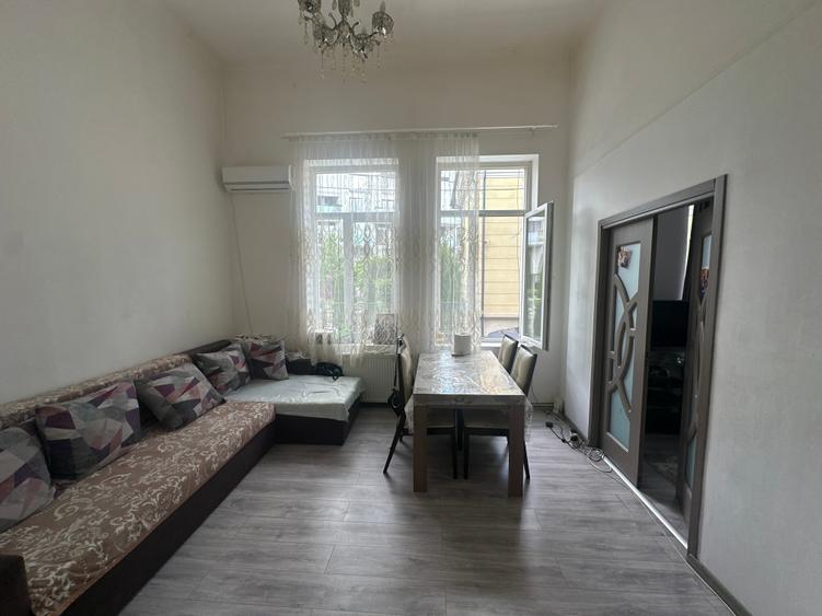 Apartament cu 7 camere decomandat în P-ța Unirii