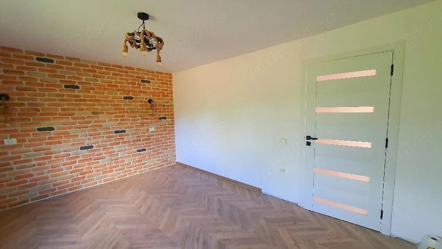 Casă cu Teren 1800 Mp în Deleni