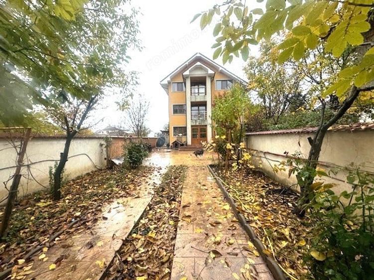 Casă cu 5 camere cu Teren 382 Mp în Central