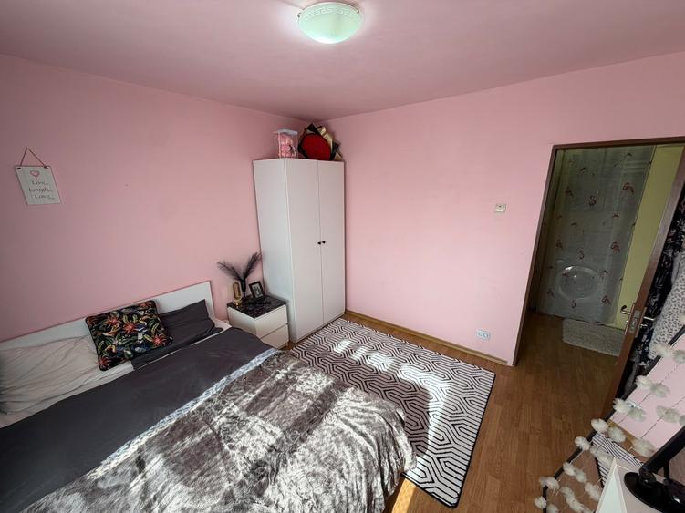 Apartament cu 3 camere decomandat în Rahova