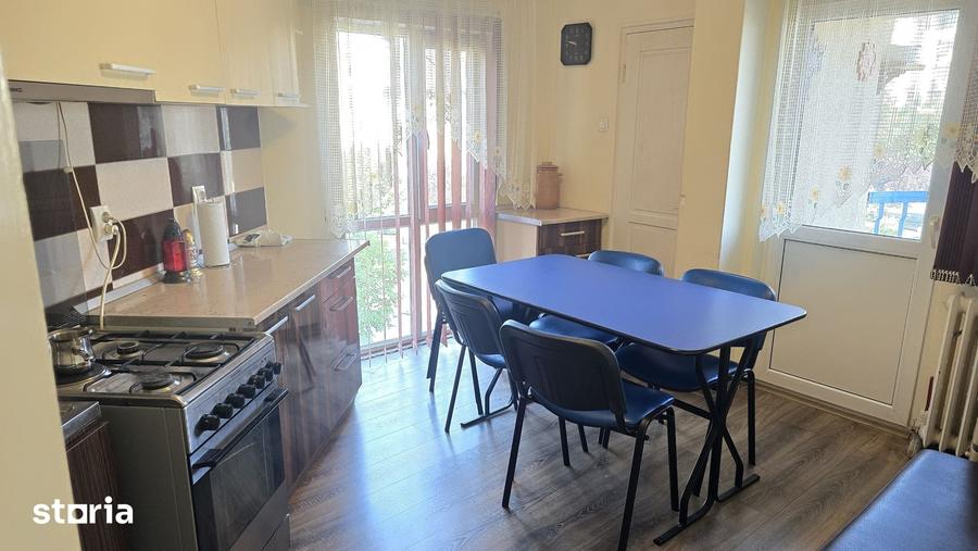 Apartament cu 4 camere în Decebal