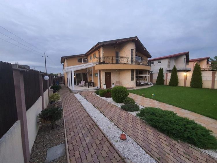 Casă cu 4 camere în Popoveni