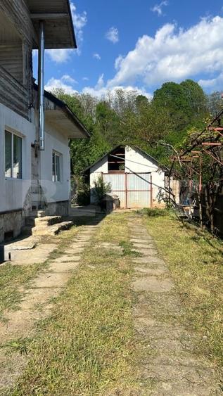 Casă individuală cu 4 camere cu Teren 1650 Mp în Exterior Est