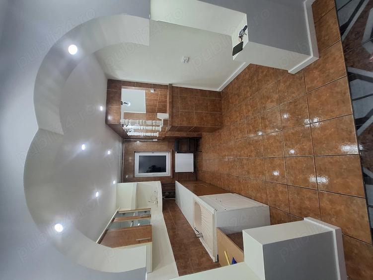 Apartament cu 4 camere decomandat în Central