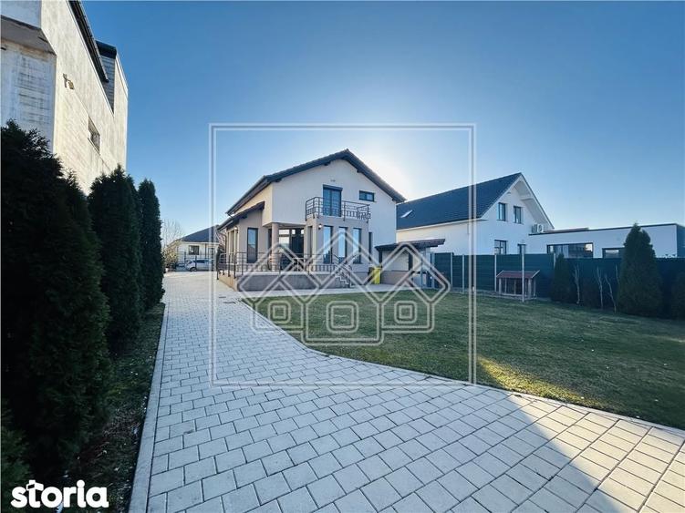 Casă cu 5 camere cu Teren 661 Mp în Șura Mică