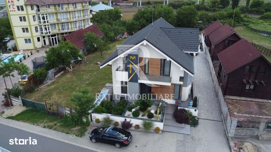 Casă cu 9 camere cu Teren 1720 Mp în Sânmartin