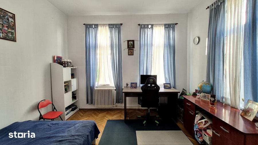 Casă cu 8 camere cu Teren 162 Mp în Ultracentral