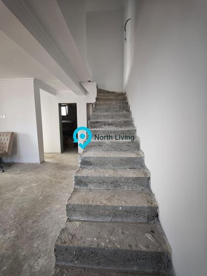 Duplex cu 4 camere cu Canalizare în Nord