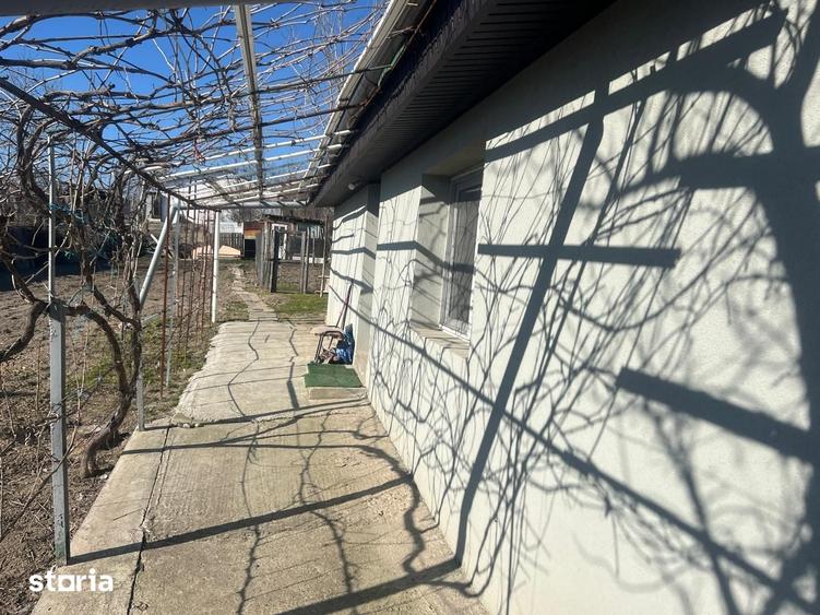 Casă cu 2 camere decomandat cu Teren 1000 Mp în Braniștea