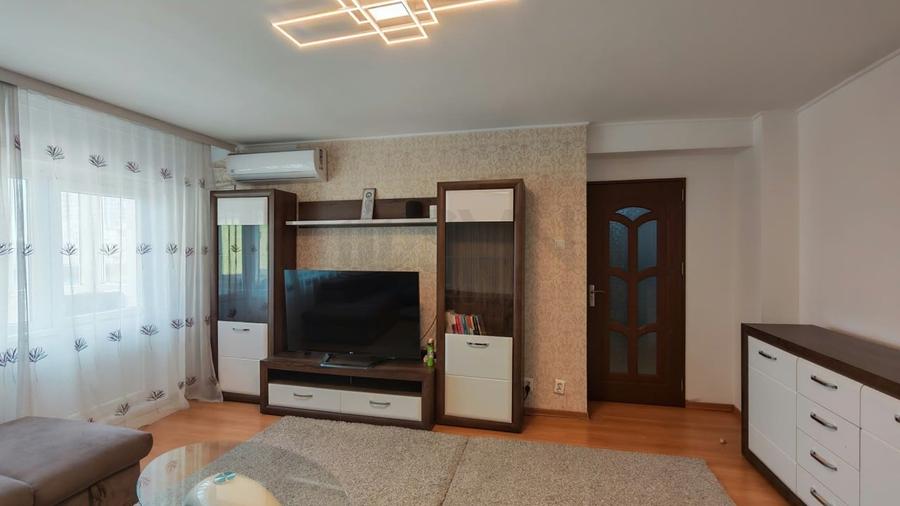 Apartament cu 4 camere decomandat, mobilat în P-ța Alba Iulia