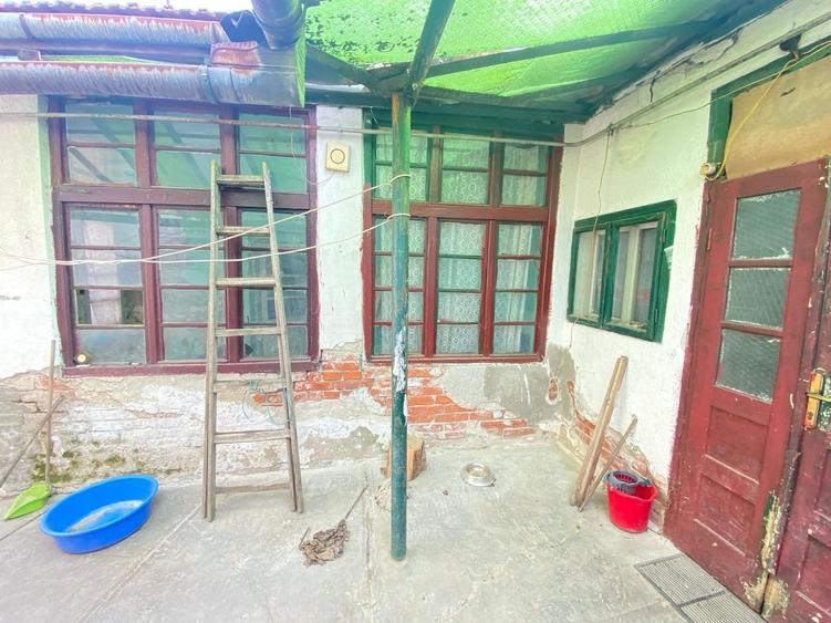 Casă individuală cu 3 camere cu Canalizare în Central